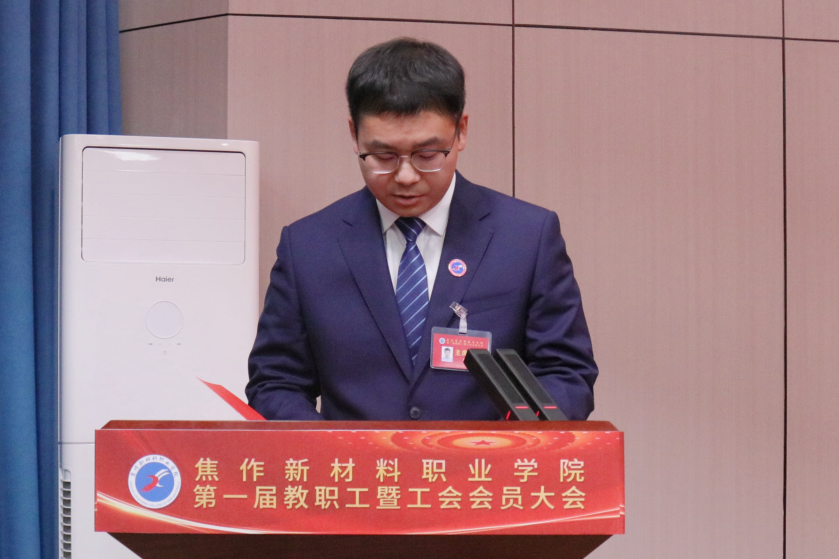 李.jpg